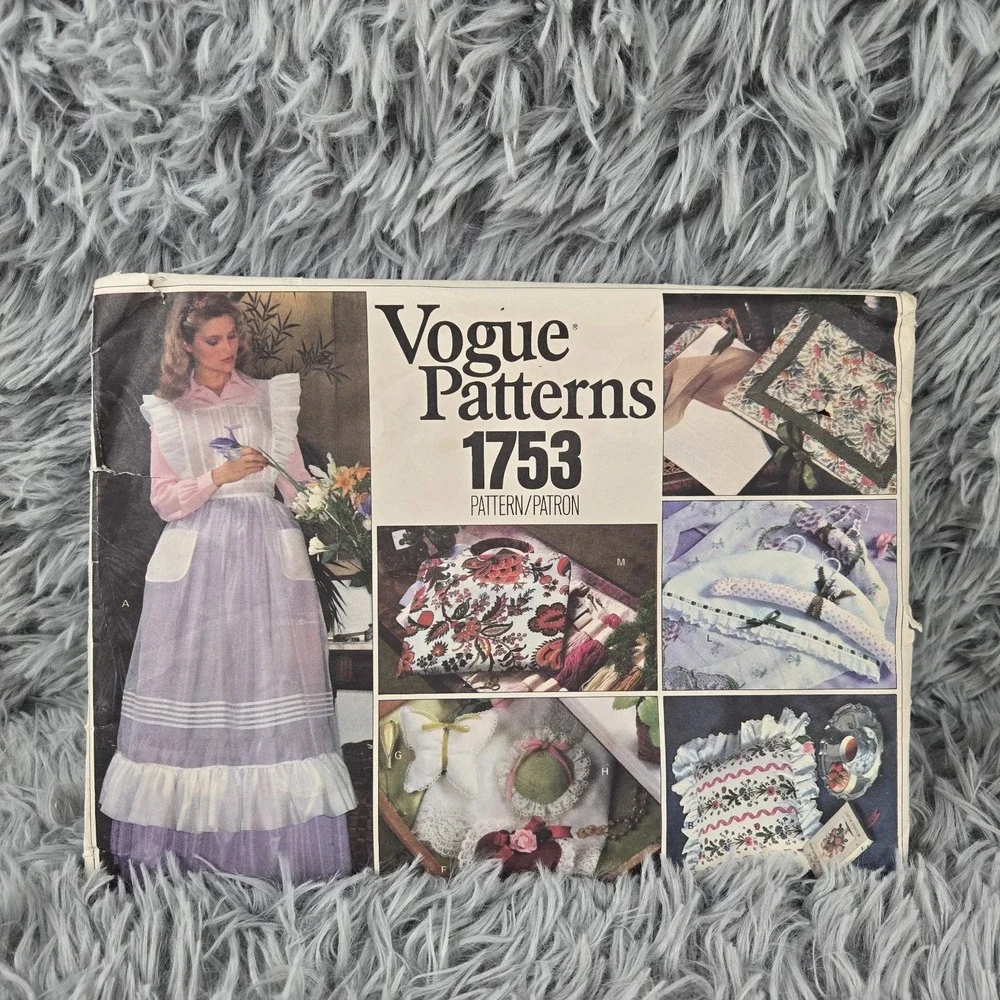 Vintage 1970s Vogue 1753 Cottagecore Apron + Gifts Pillows Sewing Pattern UNCUT